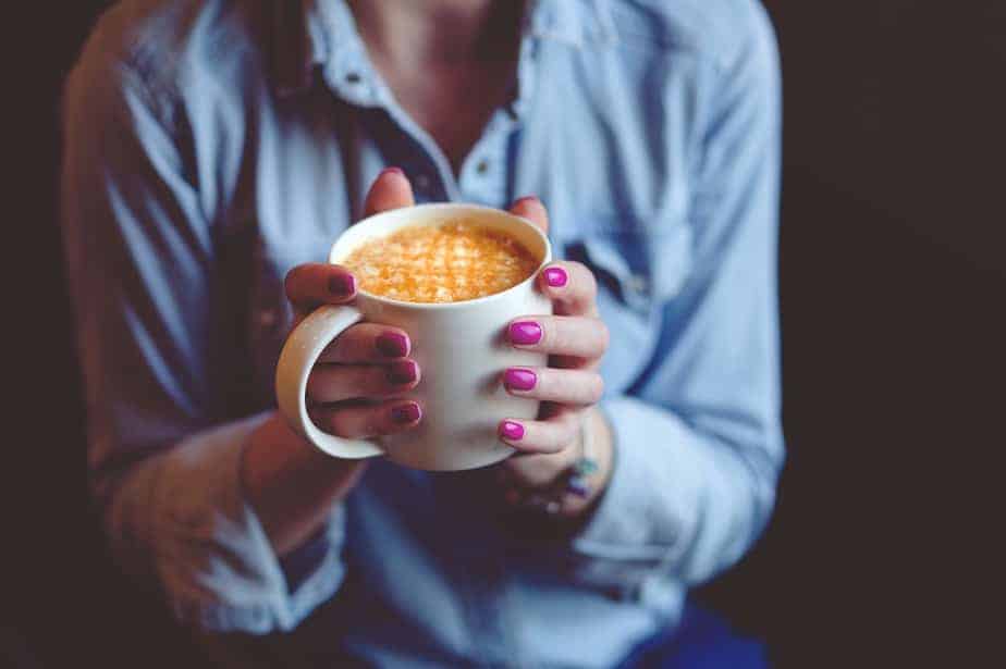 Nagelstudio für zuhause Kaffee zuhause gemütlich selber Gelnägel machen