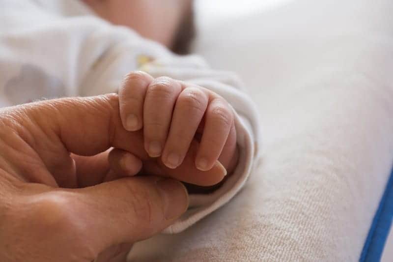 Nägel schneiden bei Babys und Kleinkindern Nageldesign Zentrale