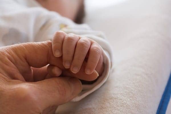 Nägel schneiden bei Babys und Kleinkindern 1 Babynägel schneiden